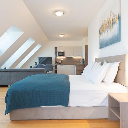 Hotel Triester Wina Bagian luar foto