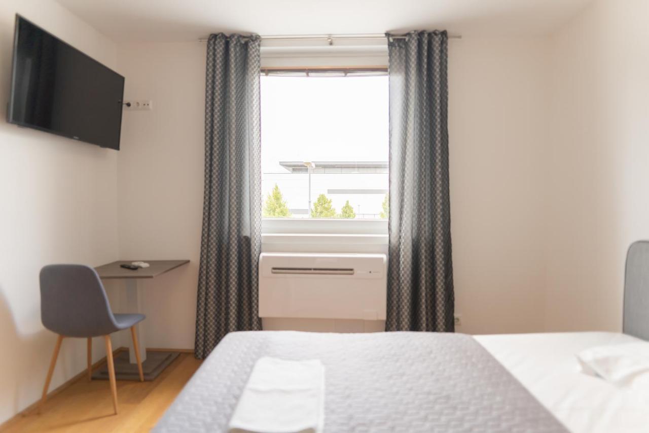 Hotel Triester Wina Bagian luar foto