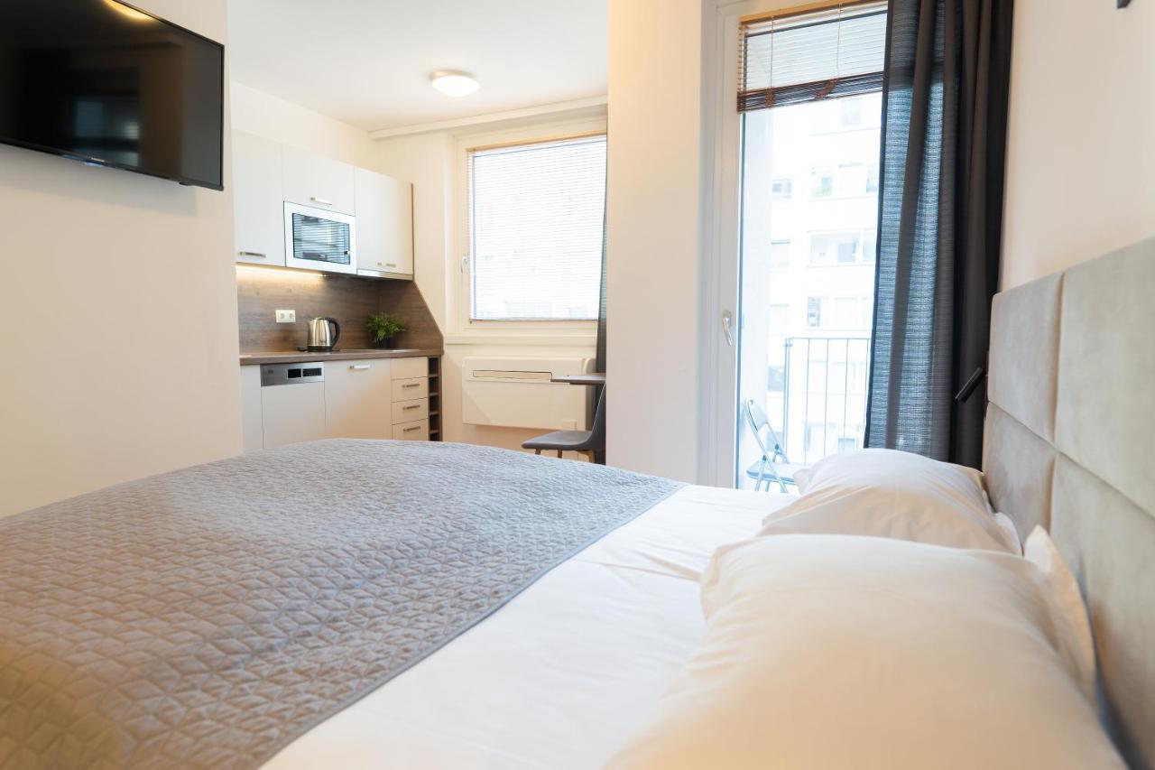 Hotel Triester Wina Bagian luar foto