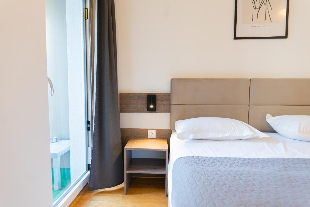 Hotel Triester Wina Bagian luar foto