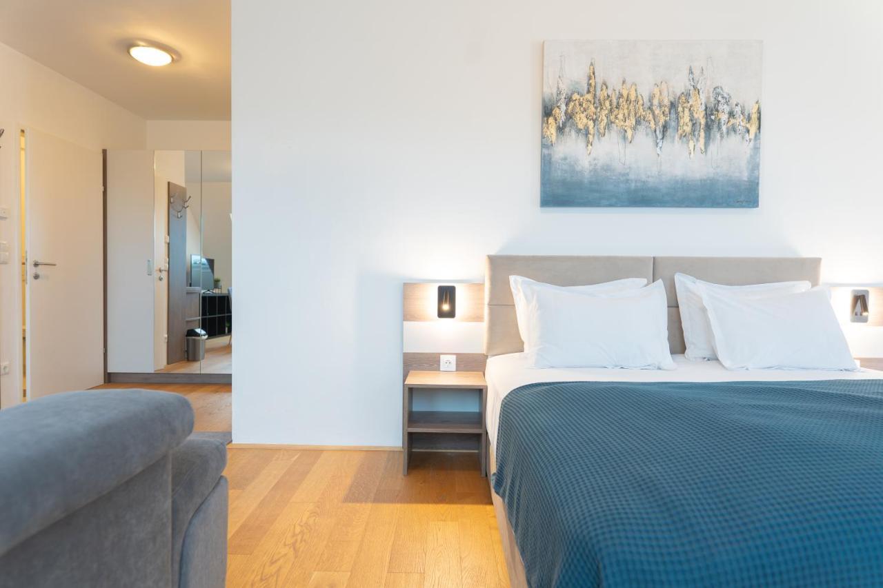 Hotel Triester Wina Bagian luar foto