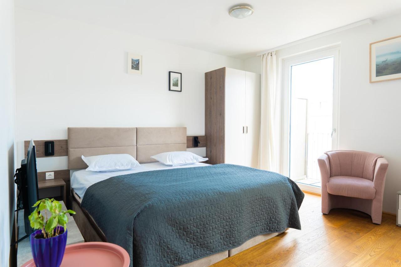 Hotel Triester Wina Bagian luar foto