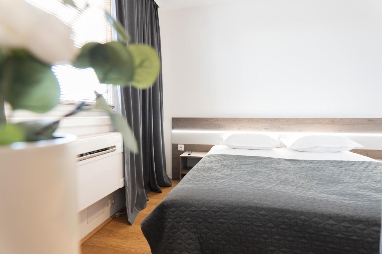 Hotel Triester Wina Bagian luar foto