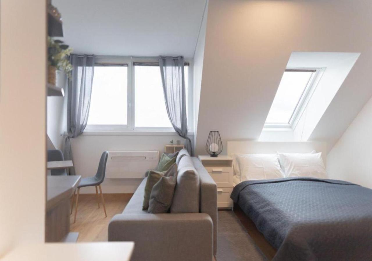 Hotel Triester Wina Bagian luar foto