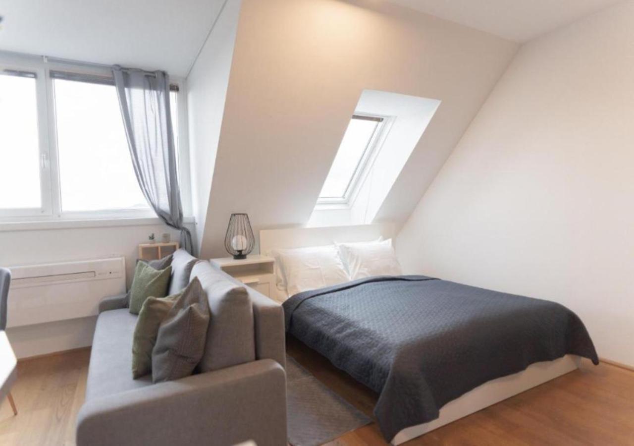 Hotel Triester Wina Bagian luar foto