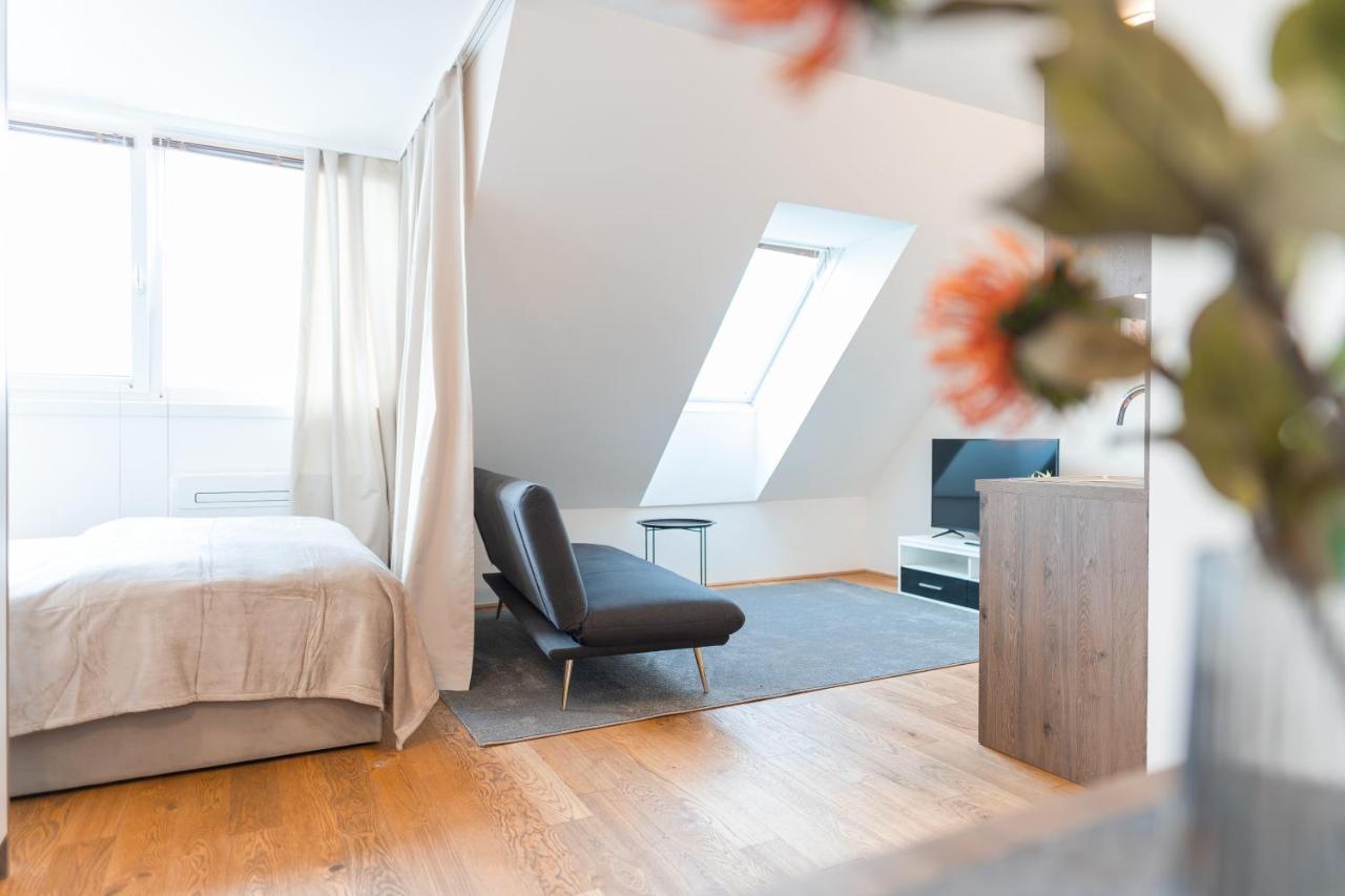 Hotel Triester Wina Bagian luar foto