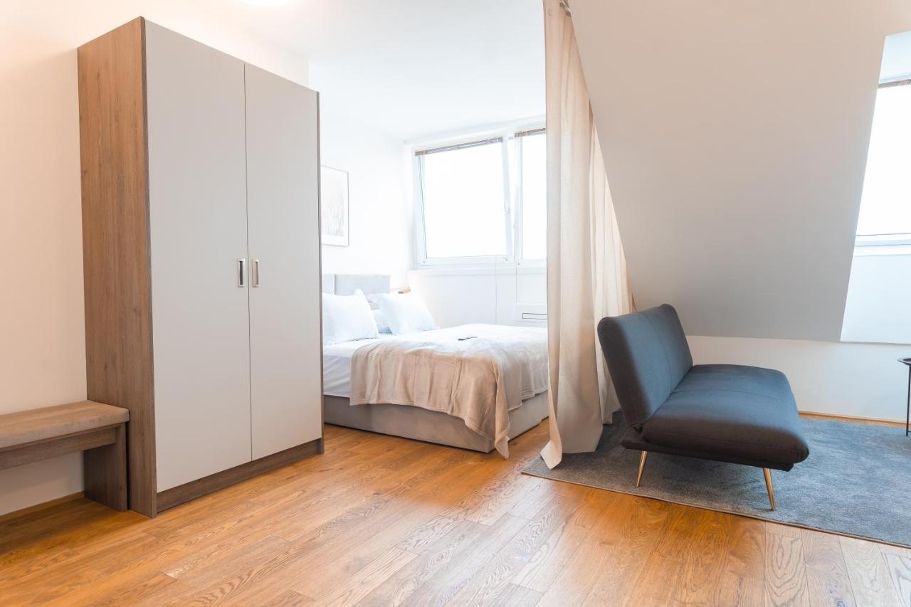 Hotel Triester Wina Bagian luar foto